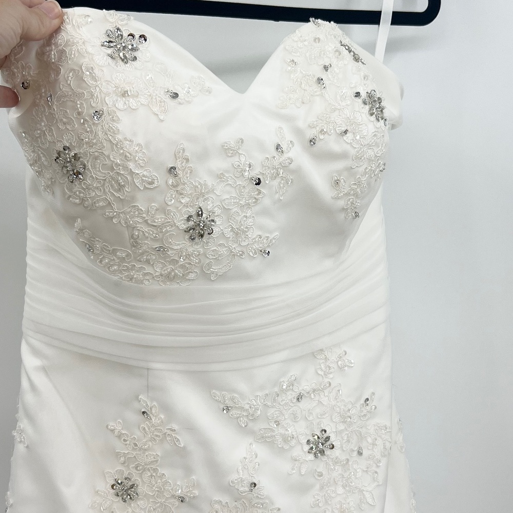 Beautiful Strapless Wedding Dress